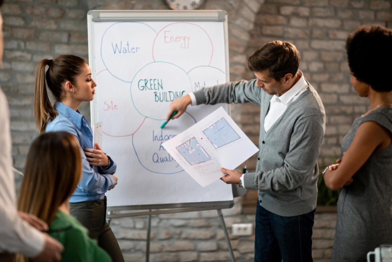 Finanzen besprechen im Team